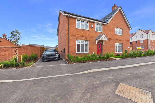 3-bed house on 35, Carrington Way, Coventry, £1,700/mo