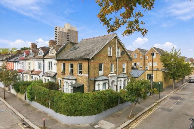 Wakefield Road, Greater London photo 2