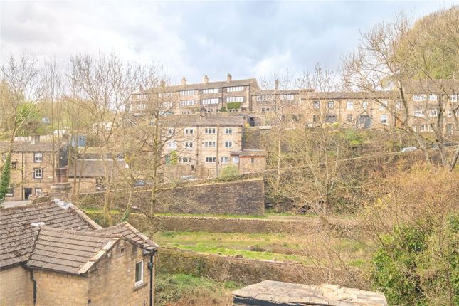 8, Bank Street, Holmfirth photo 4