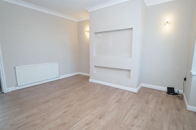 7, Westfield Grove, Shipley photo 3