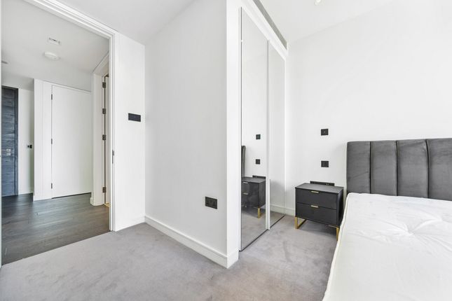 Flat for sale in Casson Square, London