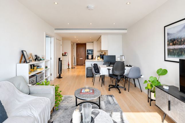 Apt 1911, Hampton Tower, London photo 2
