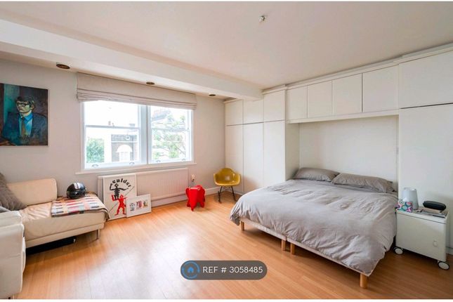 Flat  The Chesterfields, B King Henrys Road, London photo 2