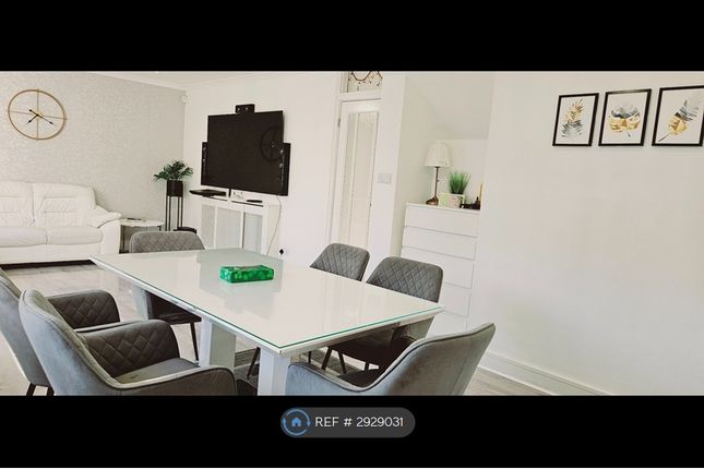 6-bed house on Lower Cippenham Lane, Slough, £3,999/mo