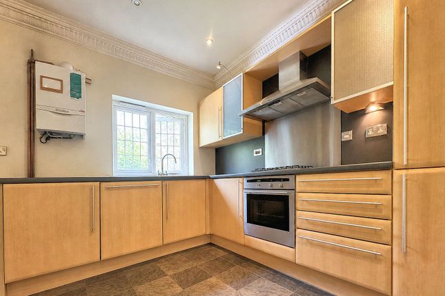 Flat 12, Worplesdon Hill House,, Heath House Road, Surrey photo 4