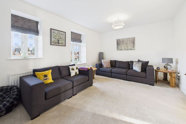 4 Lutyens Court, Upper Rissington photo 3