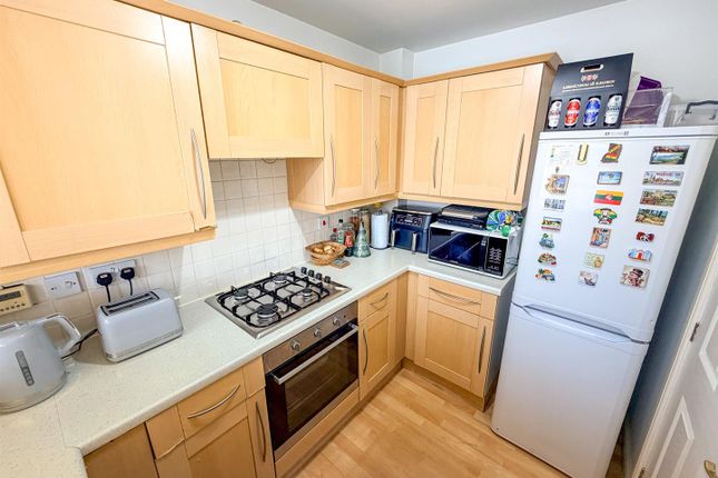 24, Wentin Close, Corby photo 3