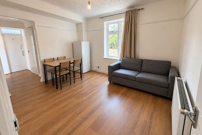33 Kitchener Road, Highfield, Southampton photo 3