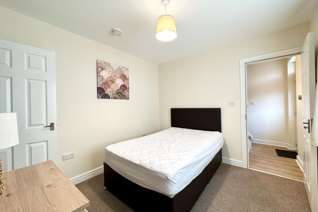 Shared accommodation to rent in Birch Avenue, Skellow, Doncaster