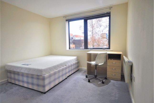 Flat to rent in William Road, London