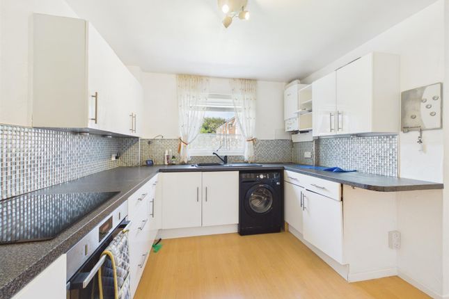 8, Penkett Grove, Wirral photo 4