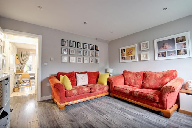 22, Carnaby Close, Leconfield, Beverley photo 4