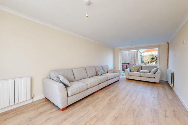 7, Dorchester Avenue, Milton Keynes photo 3