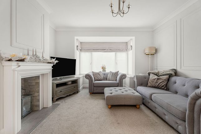 7 Cedar Avenue, High Wycombe photo 3