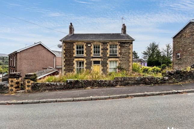 3-bed detached on 9, Coedcae, Swansea, £110,000