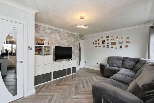5, Upperfield Close, Rotherham photo 2