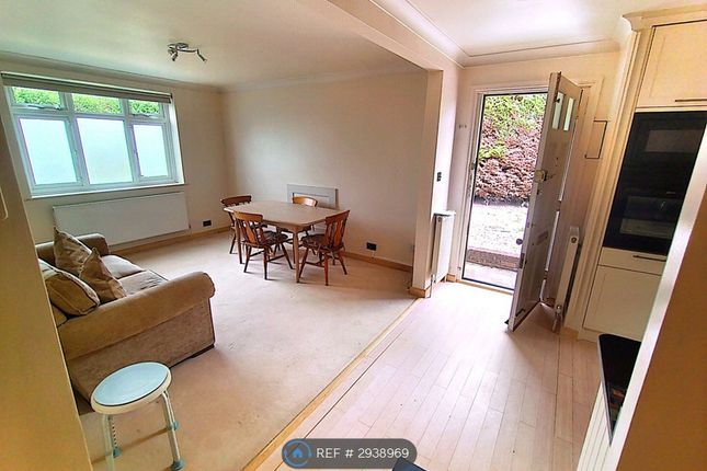 The Fairway, Ground FloorMaisonnette Garden Flat, London photo 3