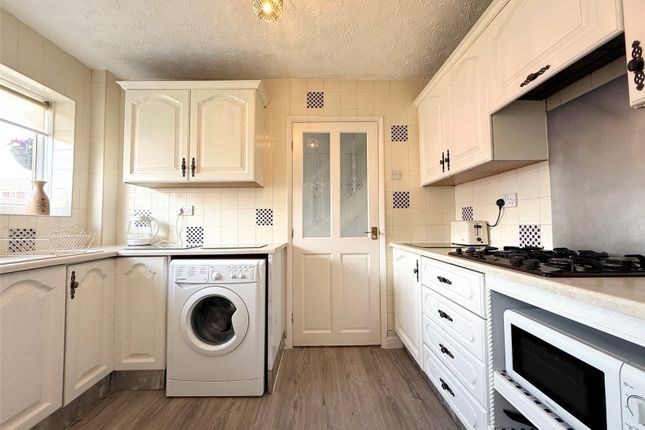 39, Bevan Avenue, Wolverhampton photo 4