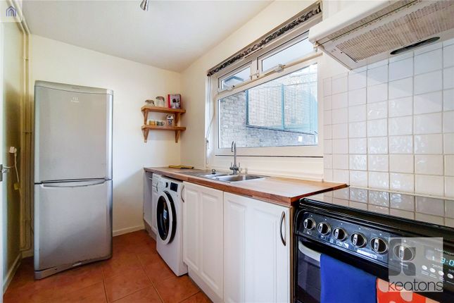 Flat to rent in Vawdrey Close, Stepney, London