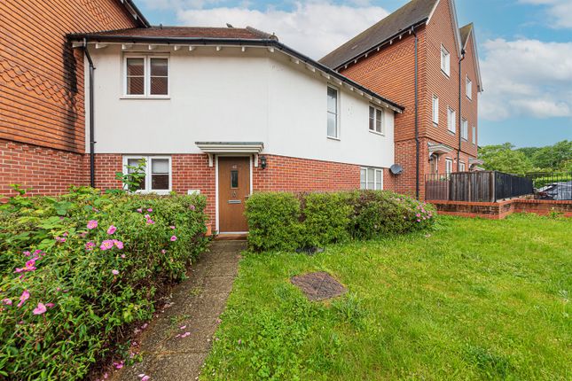 Thumbnail Terraced house to rent in Outfield Crescent, Wokingham