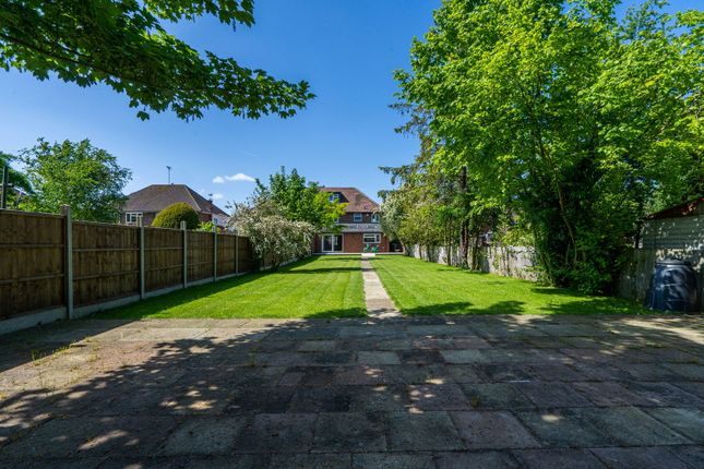 9, Lancot Drive, Dunstable photo 3