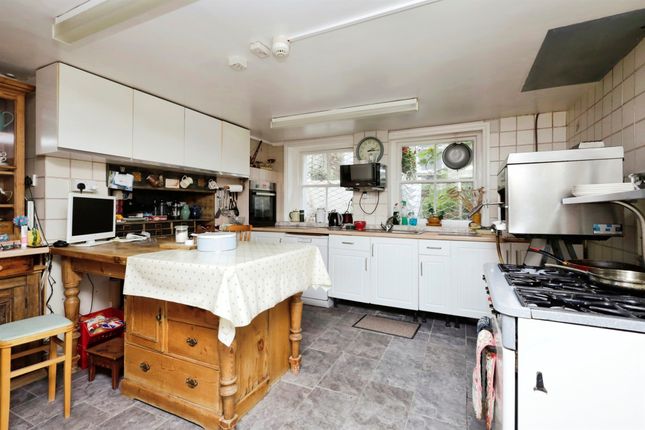 32, Marine Parade, Eastbourne photo 3