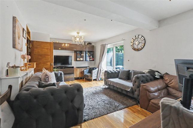 9, Conista Court, Woking photo 4