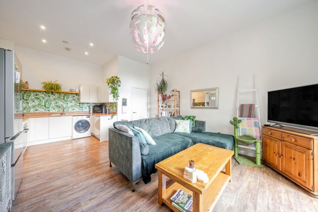 Flat 1, Wey Corner,, Walnut Tree Close, Guildford photo 4