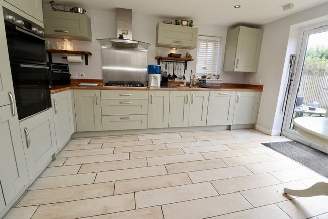 38, Goldcrest Avenue, Lincoln photo 3