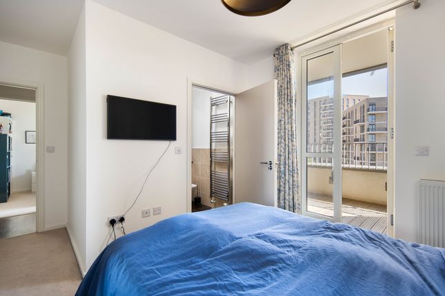 Flat 603, 24, Nellie Cressall Way, London photo 4