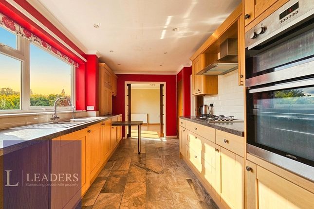 8, Meadow Close, Essex photo 2