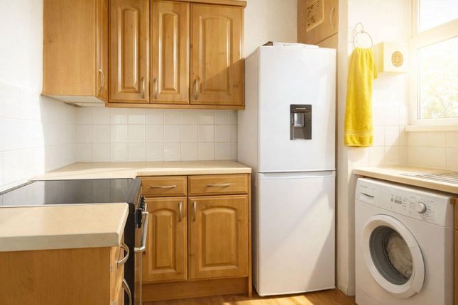 76, Comyns Close, London photo 3