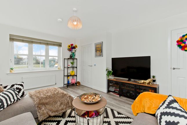 End terrace house for sale in 10 Cowpits Crescent, Whitecraig