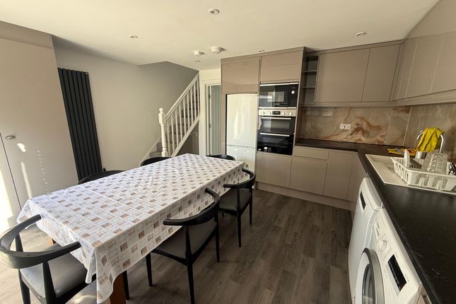 Flat Room 1, 1, Gervase Close, Wembley photo 5
