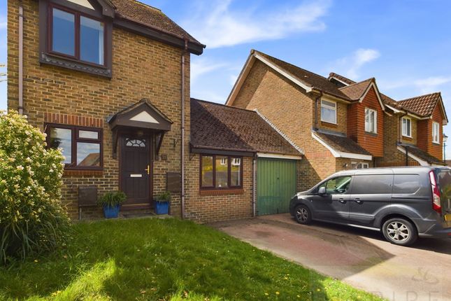 Thumbnail Semi-detached house to rent in Bignor Close, Horsham