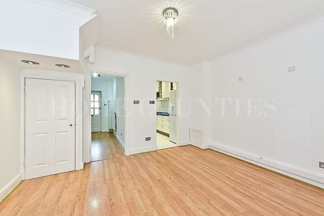 23, Firs Wood Close, Potters Bar photo 2