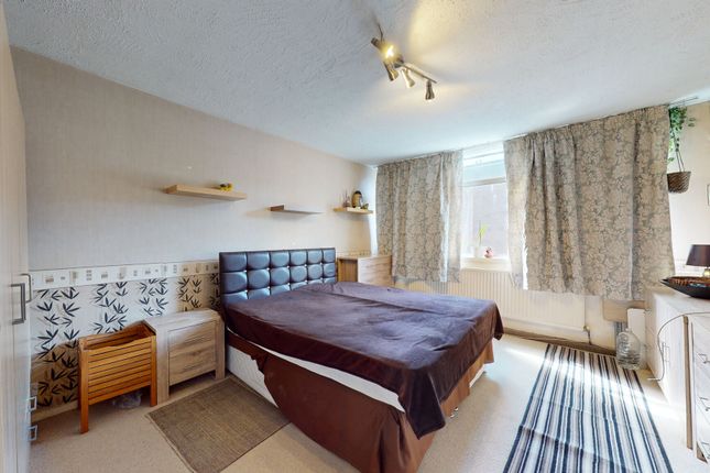 Thumbnail Room to rent in Coburg Crescent, London