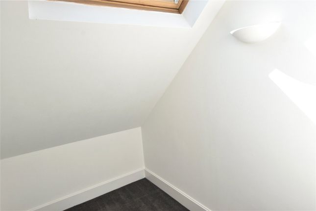 Flat 4, Stenning House 121A,, Stafford Road, Wallington photo 5