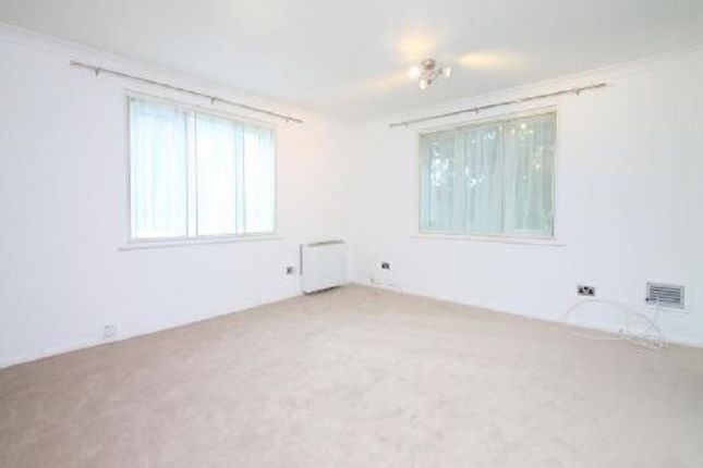 21, Fairbairn Close, Purley photo 5