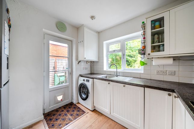18, Loop Road, Surrey photo 4
