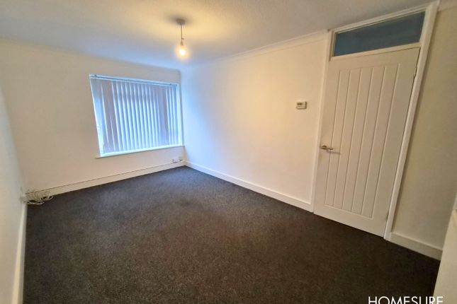 Barnet Close, Liverpool photo 3