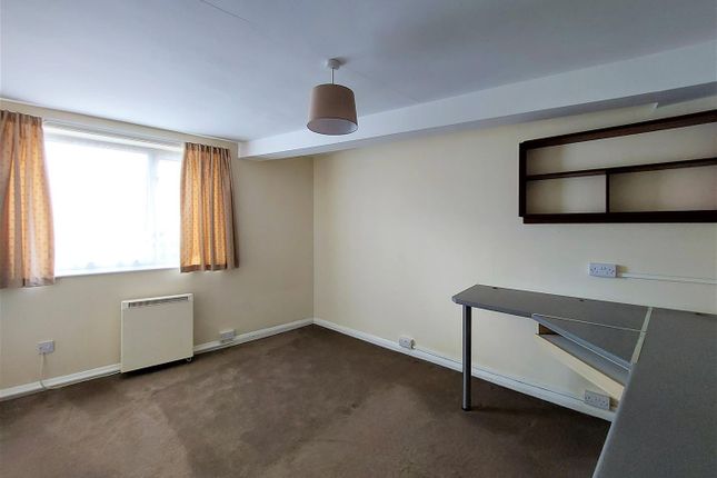Flat for sale in Belvedere Place, Scarborough