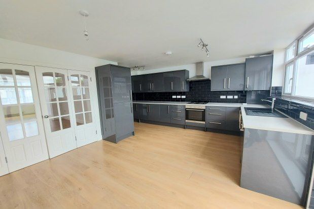 Thumbnail Property to rent in Overton Road, London