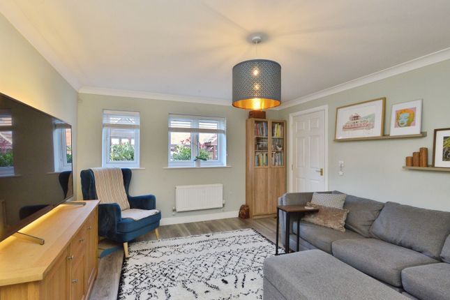 10, Gainsborough Close, Milton Keynes photo 3