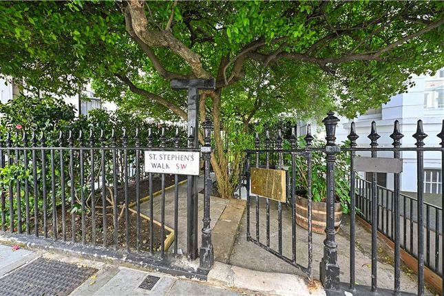 Flat to rent in St Stephens Walk, South Kensington, London