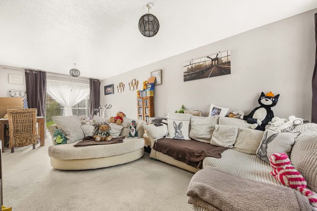 14, Woodgate Close, Wantage photo 2