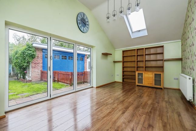 17, Grazingfield, Nottingham photo 2