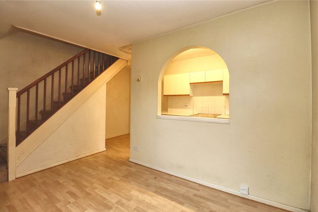 39, Templecombe Mews, Woking photo 2