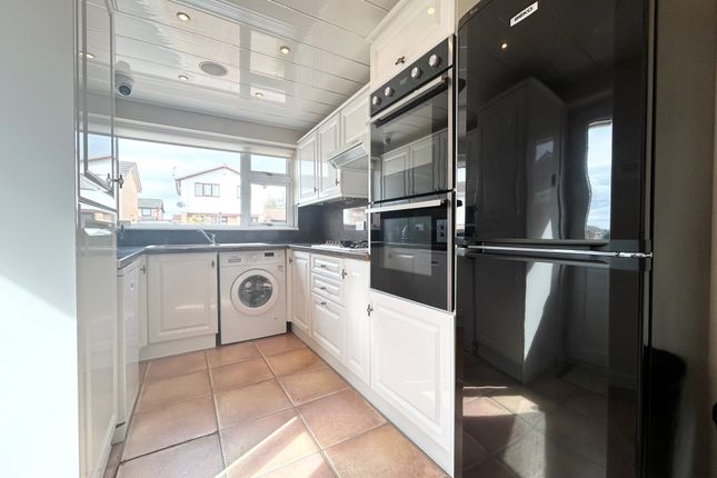 Wild Oaks Drive, Thornton-Cleveleys photo 2