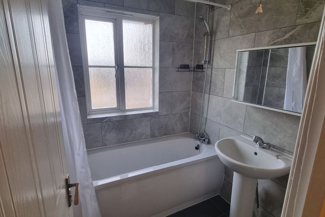 72 Redbourne Drive, London photo 3